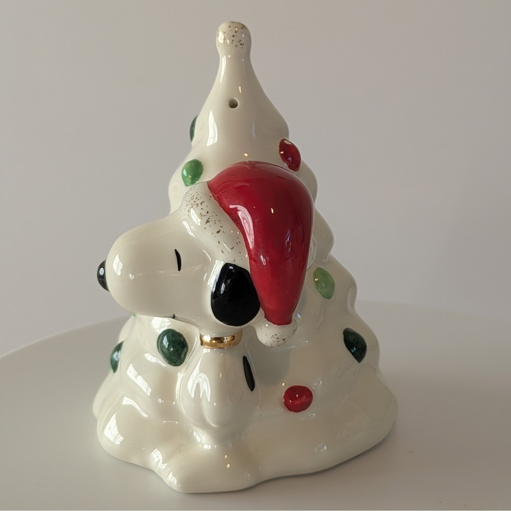 2004 Lenox Charlie Brown & Snoopy Christmas Tree Porcelain Salt & Pepper Set - Picture 9 of 14